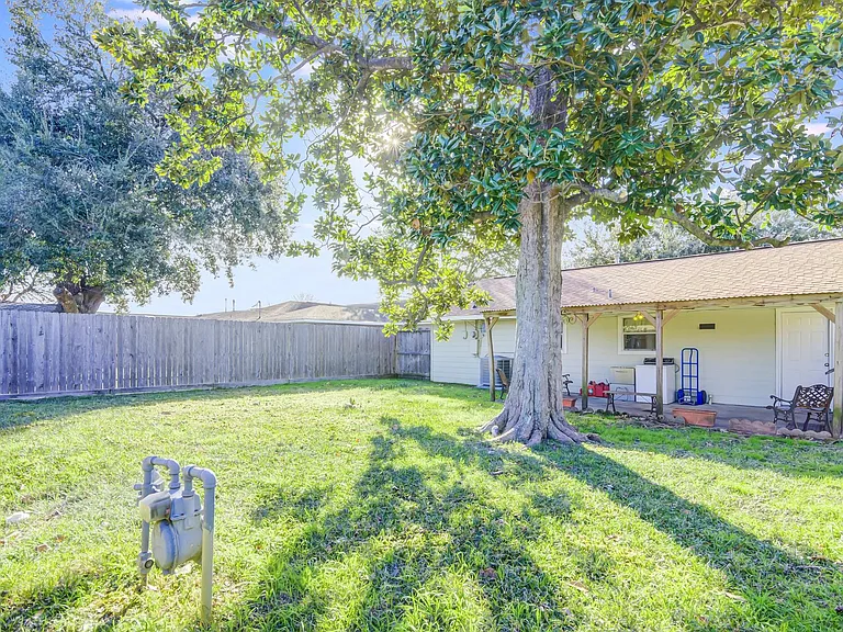 3811 Bennett Dr — Photo 24