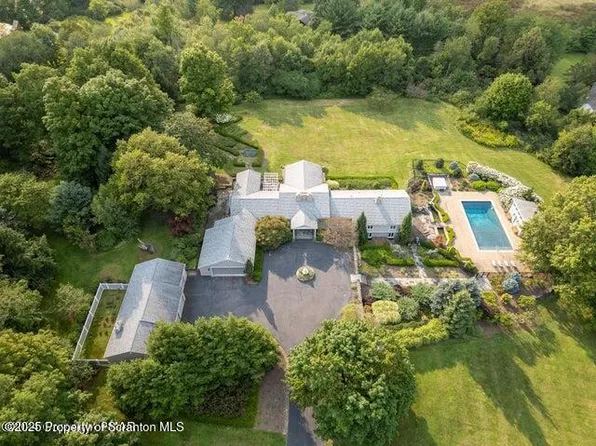 495 N Abington Rd, Waverly Township, PA 18411