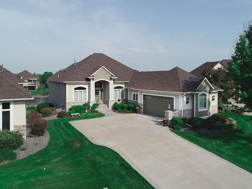 1st image of 11825 Flanders Cir NE