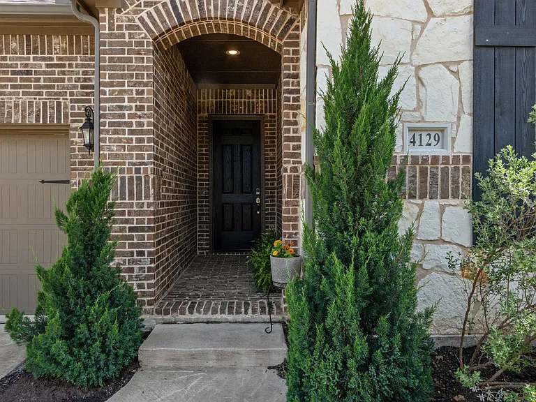 4129 Angelina Dr — Photo 2