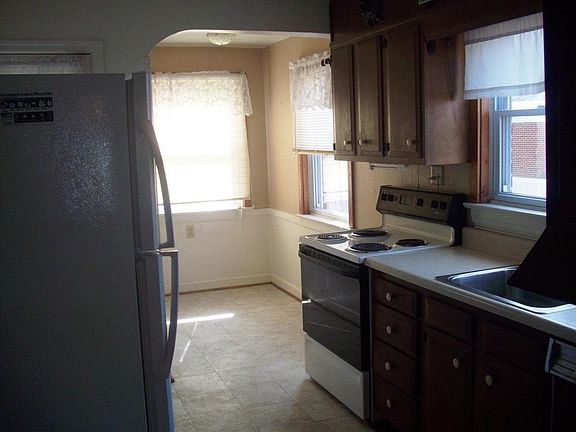 3rd image of 2721 Cedarhurst Ave NW