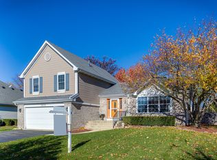 1272 Crystal Shore Dr, Carol Stream, IL 60188