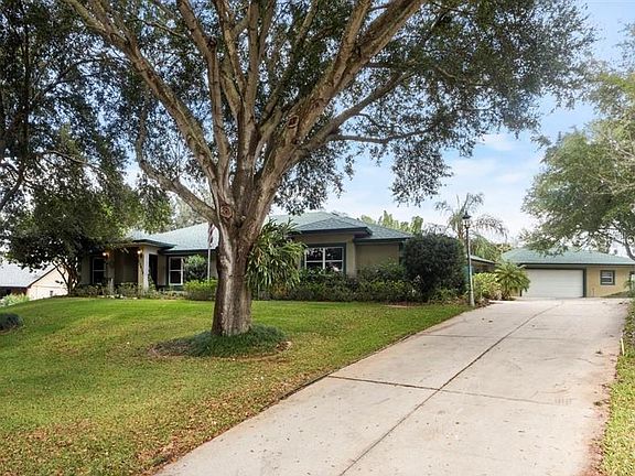 3rd image of 10635 Parkway Dr