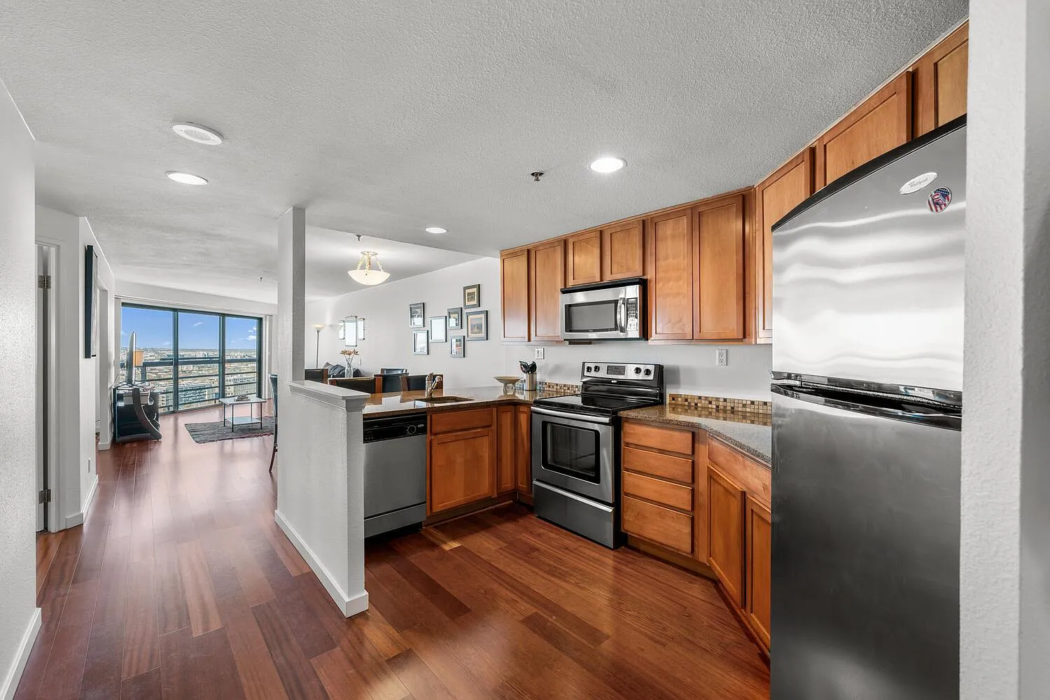 1 bed, 801 sqft, $2,395 — Photo 3