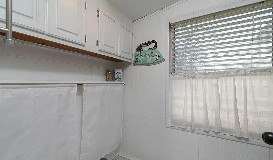 2 bed, 1000 sqft, $2,400 — Photo 2