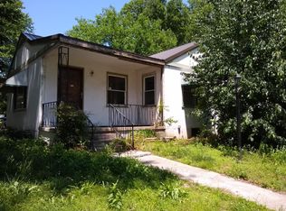 719 Cherokee Ave, Seneca, MO 64865
