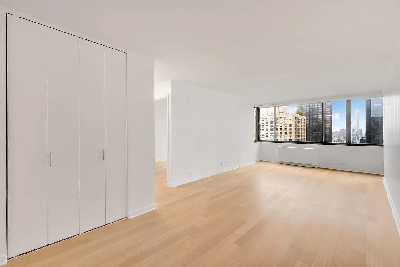 124 West 60th Street — Photo 2