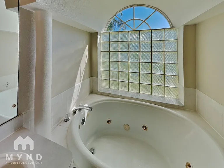 7026 Captiva Cir — Photo 17