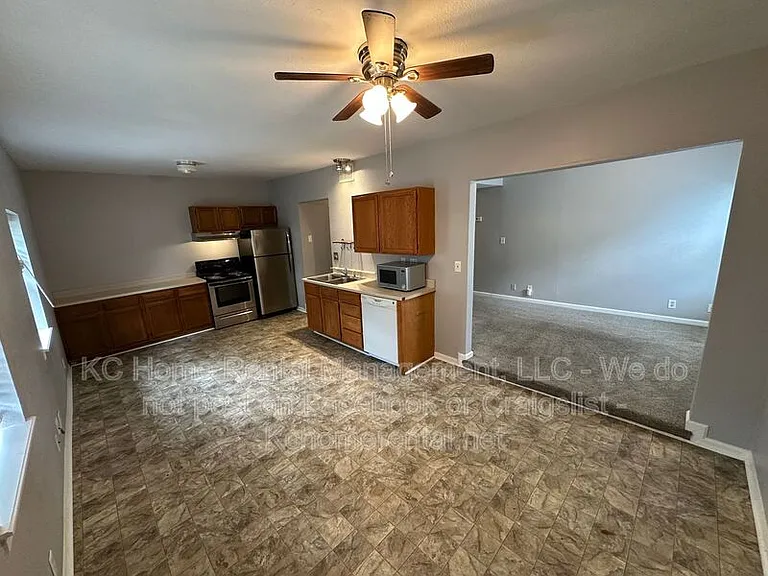 3633 Central St #2 — Photo 7