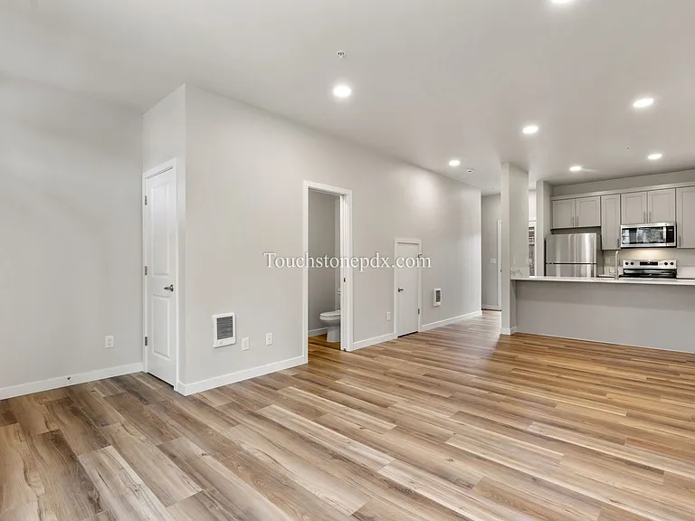 3323 SE 87th Ave — Photo 3