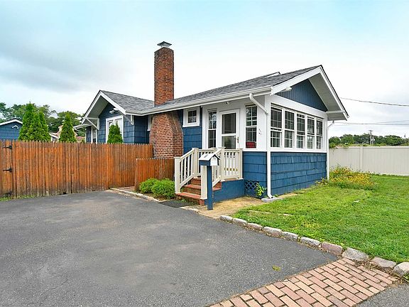3rd image of 11 Etna Ct