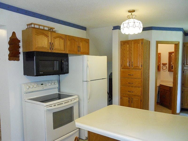 2nd image of 137 Granite St
