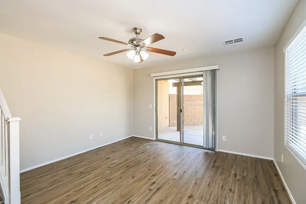 3 bed, 2.5 bath, 1488 sqft, $2,285 — Photo 4
