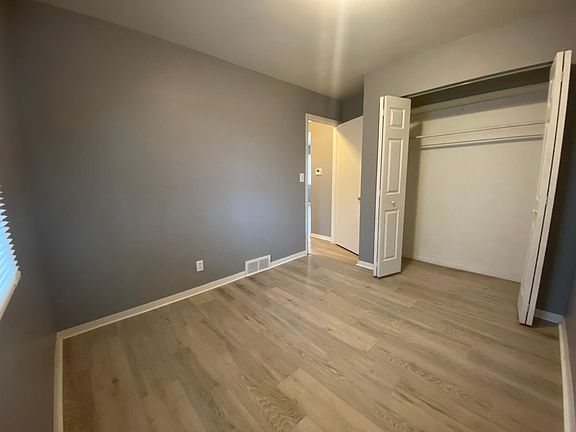 5th image of 1384 Bellevue Ave
