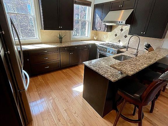 4th image of 553 N 23rd St