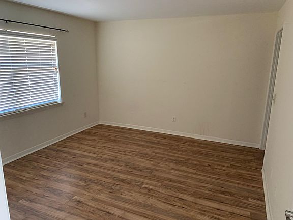 5th image of 2405 16th Ave #202