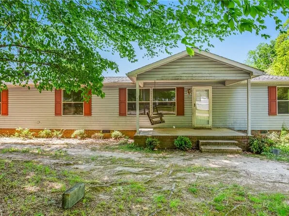 4529 Oakley Ct, Walkertown, NC 27051