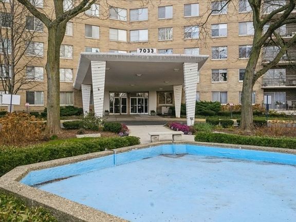 3rd image of 7033 N Kedzie Ave APT 706