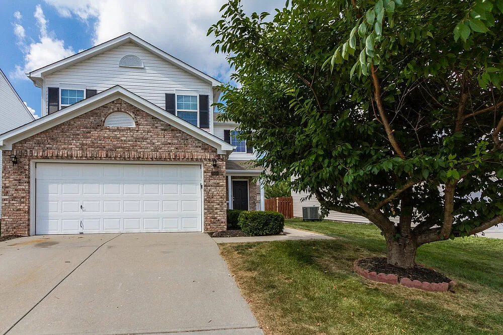 3 bed, 2.5 bath, 1776 sqft, $2,100 — Photo 1