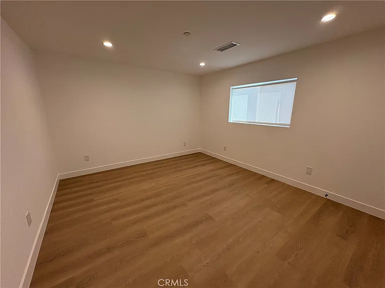 14165 Calvert St — Photo 6