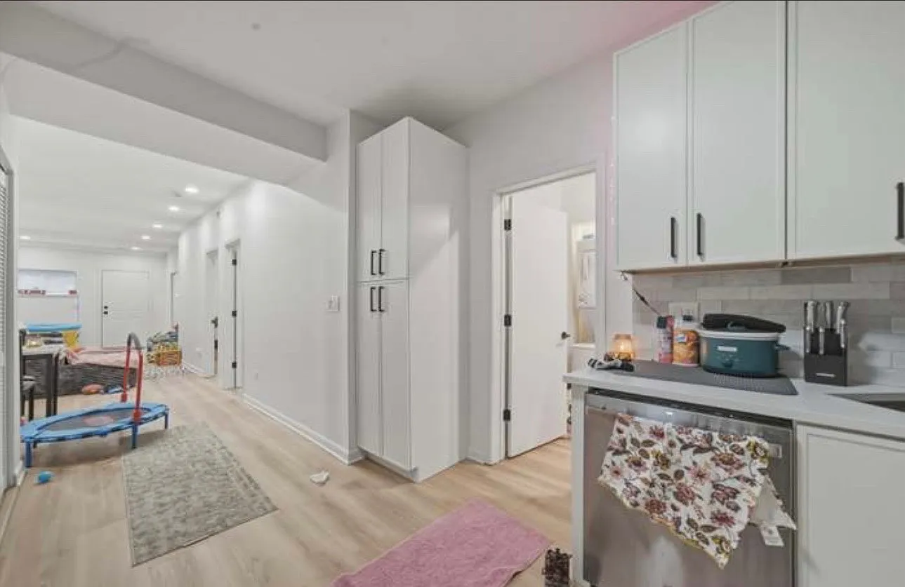 1113 S Racine Ave — Photo 3