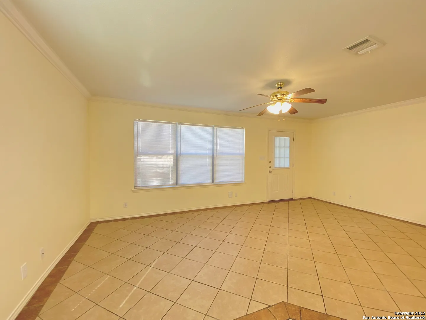 3 bed, 2.5 bath, 1388 sqft, $1,395 — Photo 4