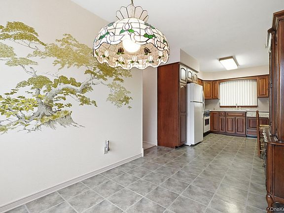 5th image of 6 N Park Drive