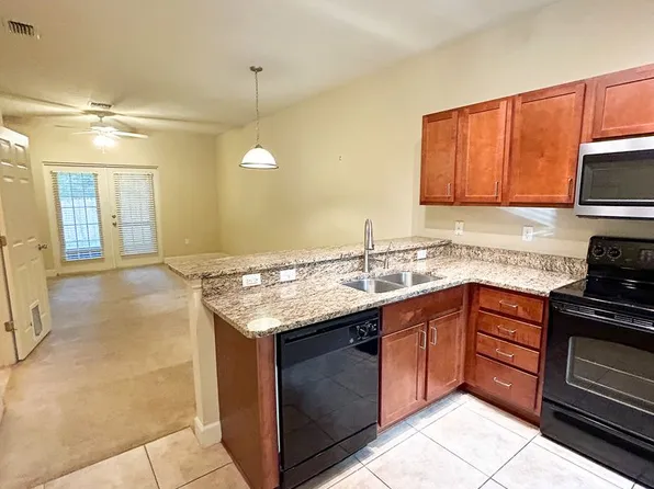 2945 SW 35th Pl APT 130, Gainesville, FL 32608