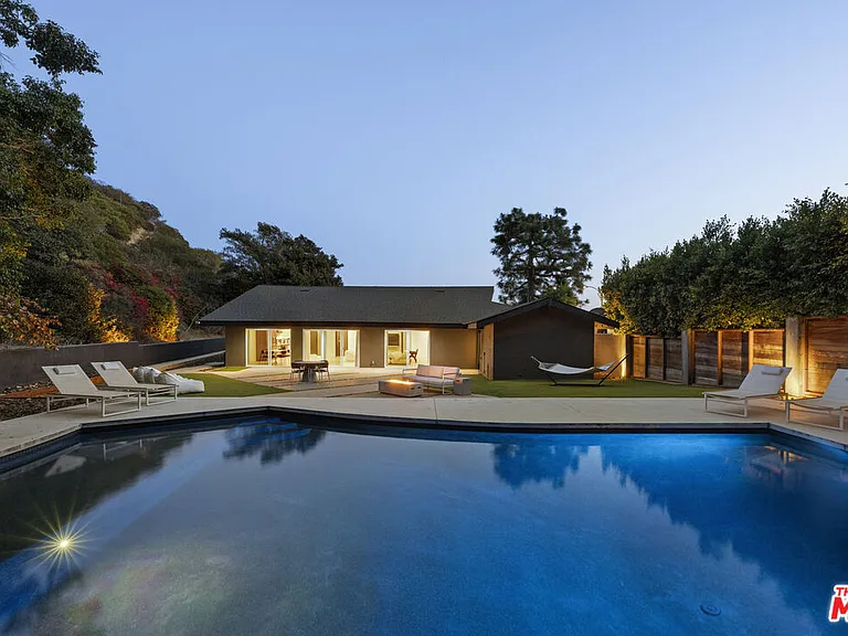 9289 Swallow Dr — Photo 37
