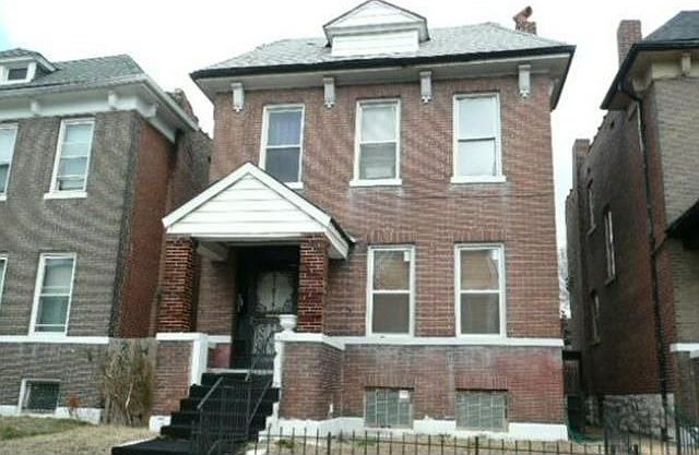 1st image of 3925 Lexington Ave