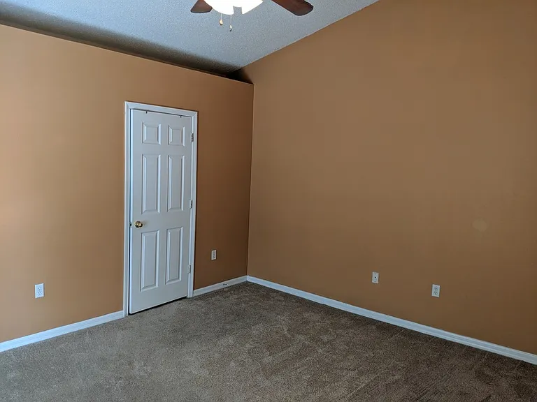 1907 Manatee Dr — Photo 9