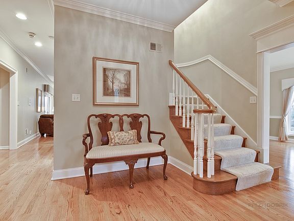 5th image of 105 Camelot Ln
