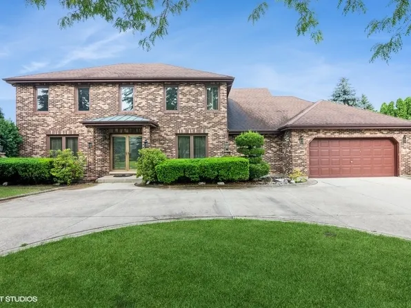 888 Braintree Ln, Bartlett, IL 60103