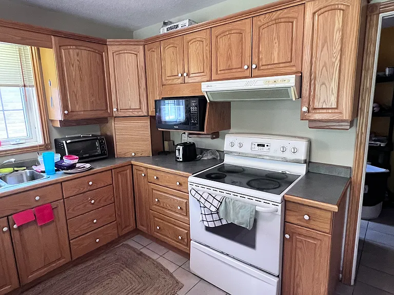 246 Doon Valley Dr — Photo 3