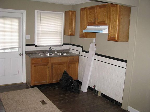 4th image of 7117 Seymour Dr
