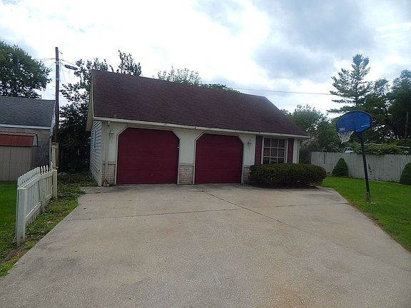 4th image of 140 Rossburn Pl