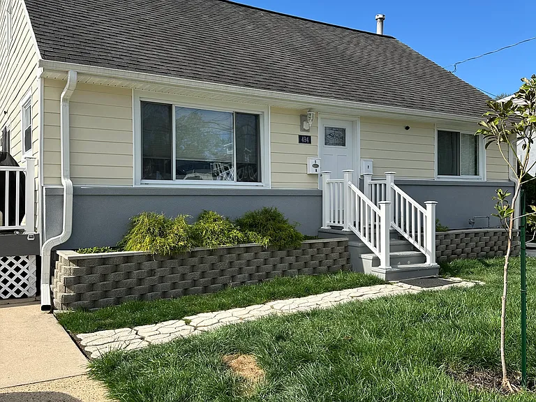 Exterior of the duplex ( rental apt on the second floor )
