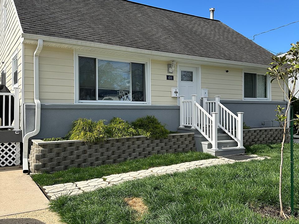 Exterior of the duplex ( rental apt on the second floor )