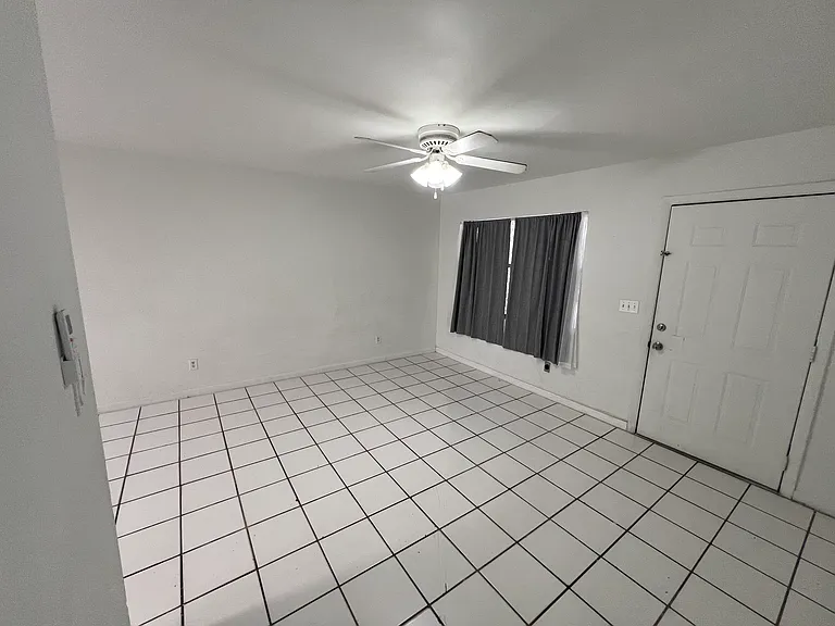 4365 Golden Gate Pkwy #C — Photo 3