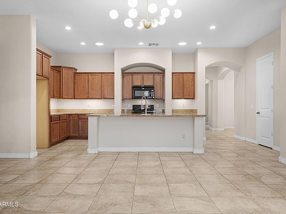 5th image of 98 S 169TH Drive