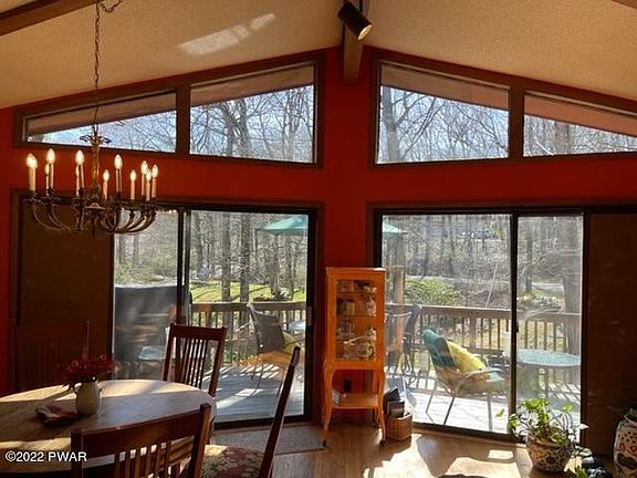 4th image of 213 Comstock Dr