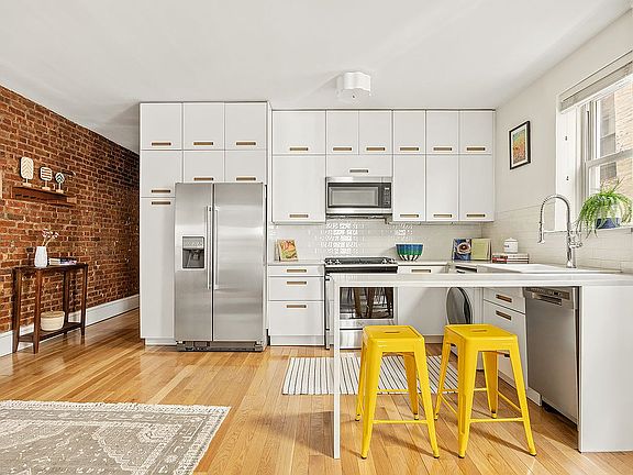 3rd image of 411 15th St APT M