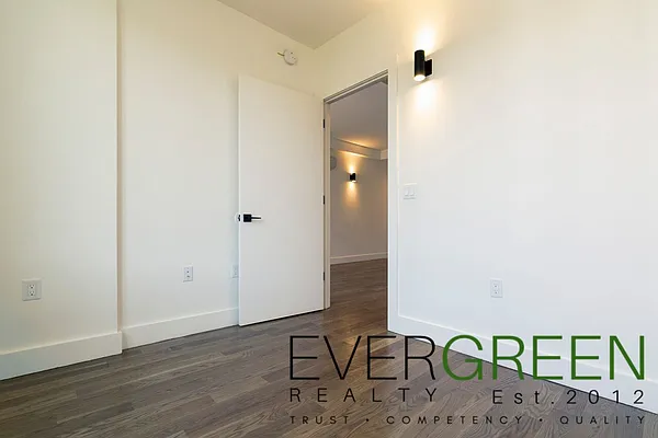 Rented by Evergreen Apartments BK | media 79