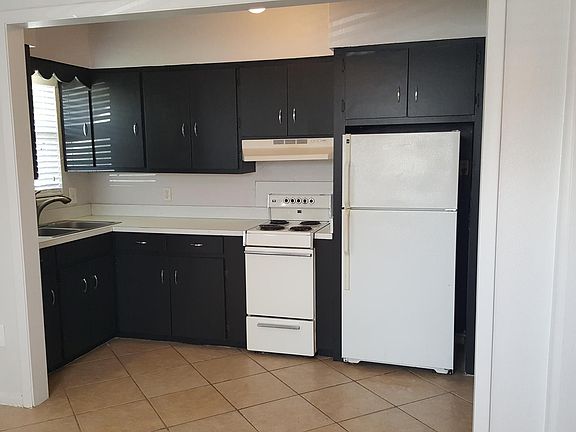 3rd image of 2043B Couver Dr