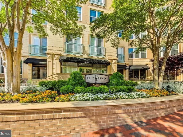 12000 Market St APT 361, Reston, VA 20190