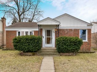 4031 Dobson St, Skokie, IL 60076