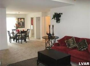 1800D Merlot Dr, Easton, PA 18045