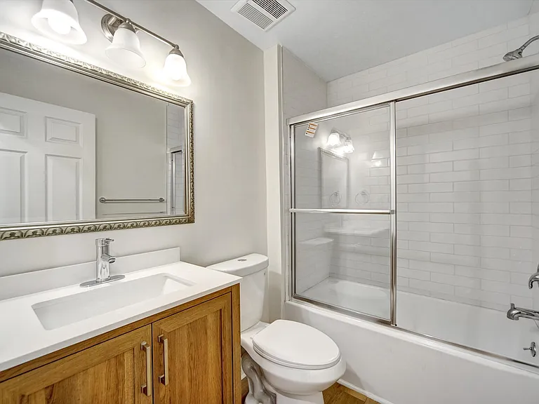 7134 Yarmouth Ave — Photo 5