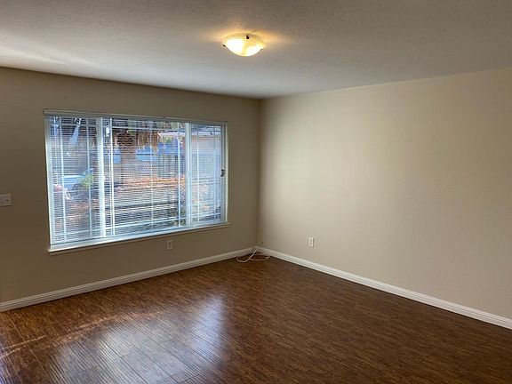 3rd image of 315 Alamo Ave