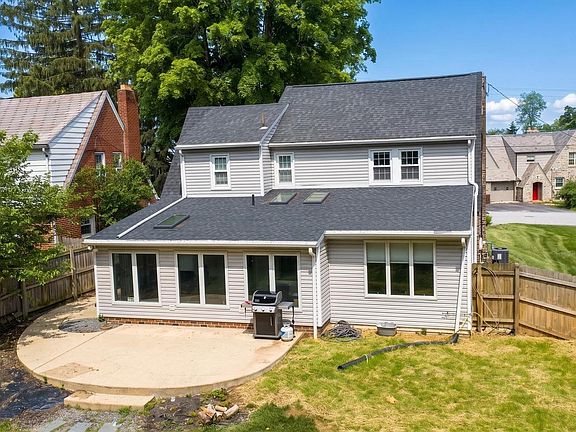 2nd image of 488 Hillcrest Rd